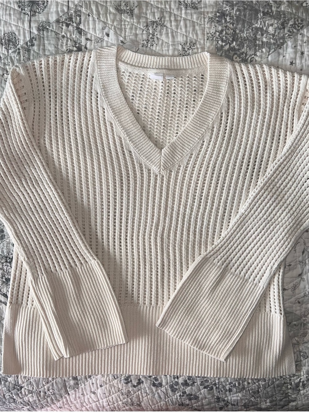 GAP Women's Cream V-Neck Knit Pullover Sweater